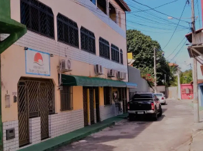 Flat na Praia de Itapuã no Térreo com AR-Condicionado - SEM TAXAS