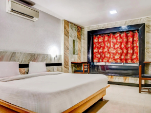 Capital O 78965 Hotel Arch Manor Dlx