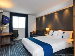Holiday Inn Express London Gatwick - Crawley by IHG