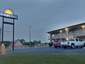 Days Inn by Wyndham Downtown-Nashville West Trinity Lane