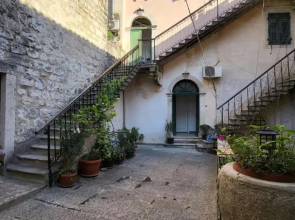 Cozy & Extravagant Suite in Antique Bizanti Palace