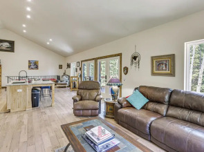 Private Hot Tub & Mountain Views: Duplex in Salida