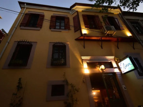 Olivia 1845 Guest House