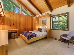 2 Pioneer Home features Brand New Hot Tub and Bikes to Explore Sunriver by RedAwning