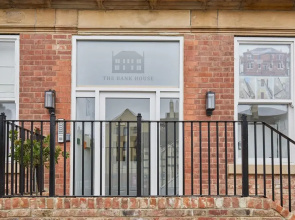 Host Stay 5 The Bank House
