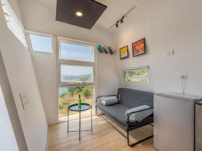 SaffronStays The Twist - Wonderful Tiny waterfront home for couples
