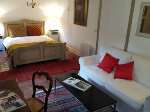 Cosy Castle in Onlay with Swimming Pool