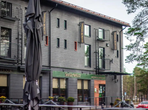 Sandy Kelt, Irish House Apartments