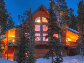 Chalet de Neige by RedAwning