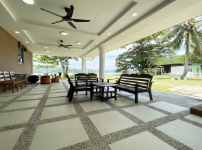OYO 90317 Ambong Bay Resthouse