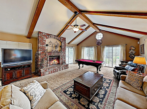 Eagles Nest: Large House Near Lake & Ski Resorts 3 Bedroom Home