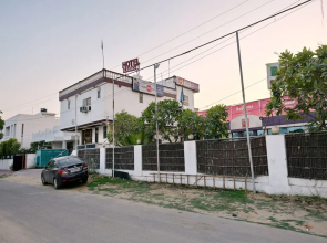 OYO 11754 Hotel Classic 7