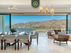 Luxury 4 BR Condo - Amazing Bay View - Pool