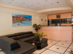 Sunrise Studios & Apartments