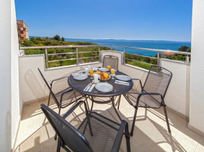 Three-Bedroom Apartment with Sea View in Split