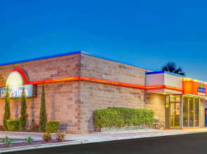 Days Inn by Wyndham Bradenton - Near the Gulf