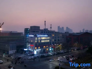 ReMAX Remai E-sports Hotel (Dongyu Night Market)