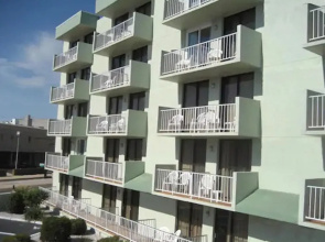 The Diplomat Beach Club Suites
