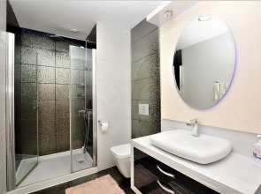 Azura Park Residence