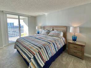 1712 North Hampton 3 Bedroom Condo