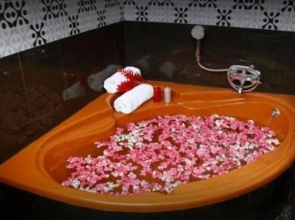 Desire Cruises Houseboat