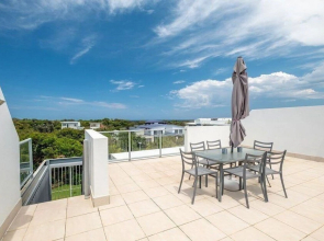 ROOFTOP DRIFT APARTMENT 29 South