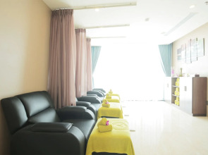 Yarra Ocean Suites Danang