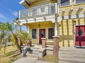 1 Mi to Dtwn! Bright Long Beach Apartment