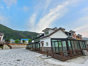 Muju La Vieen Rose Pension