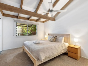 7 Depper Cosy Beach House in Central Sunshine Beach