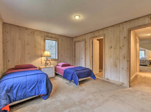 Dover Home: 7 Mi to Mount Snow Grand Summit Resort