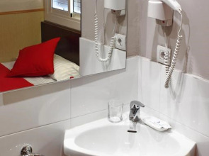 Yomo Hostal BCN Port