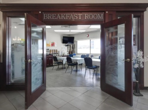 Ramada by Wyndham Nisku Edmonton Airport