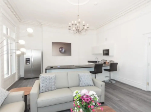 The Windsor Suite