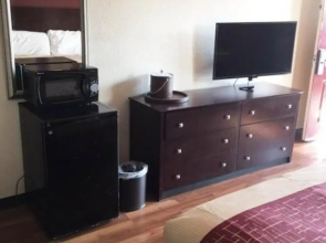 HomeTowne Studios by Red Roof Athens, TN