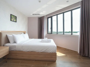 Bamboo Riverside Boutique Hotel