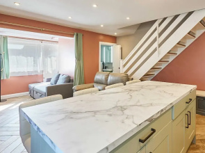 Host Stay Knights Manor Way