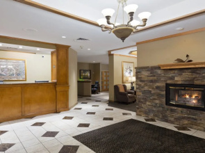 Chicago Club Inn & Suites