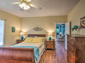 Luxe Lake Cumberland Retreat w/ Decks on 1 Acre!
