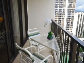 Waikiki Banyan #2513 by RedAwning