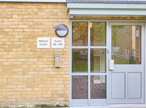 Bingley Court - Open plan apartment near Canterbury East Station