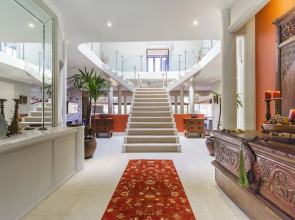 Bali Island Villa in Surfers Paradise