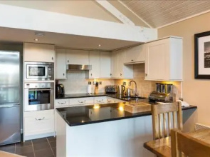 Cameron House One Bedroom Bungalow with Scenic View L33