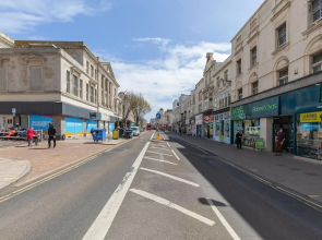 Right On : Bright On Apartment 1A | By My Getaways