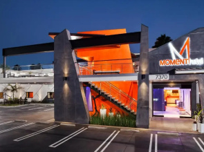 Econo Lodge and Suites
