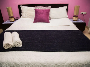 ConnektHomes - Serviced Flat Near Carter Road