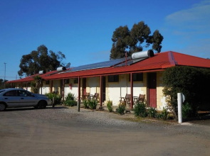 Inglewood Motel and Caravan Park