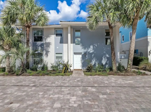 Dog Friendly Oceanfront Beach House by RedAwning
