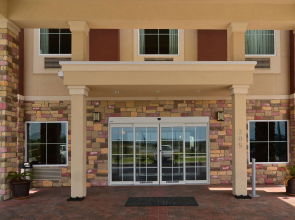 Best Western Plus Kenedy Inn