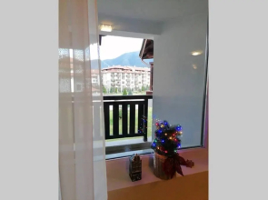 Sunny studio apartment - few steps from Gondola